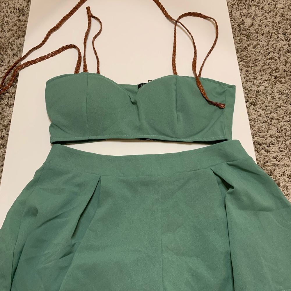 Shorts and crop top 2 piece set in green